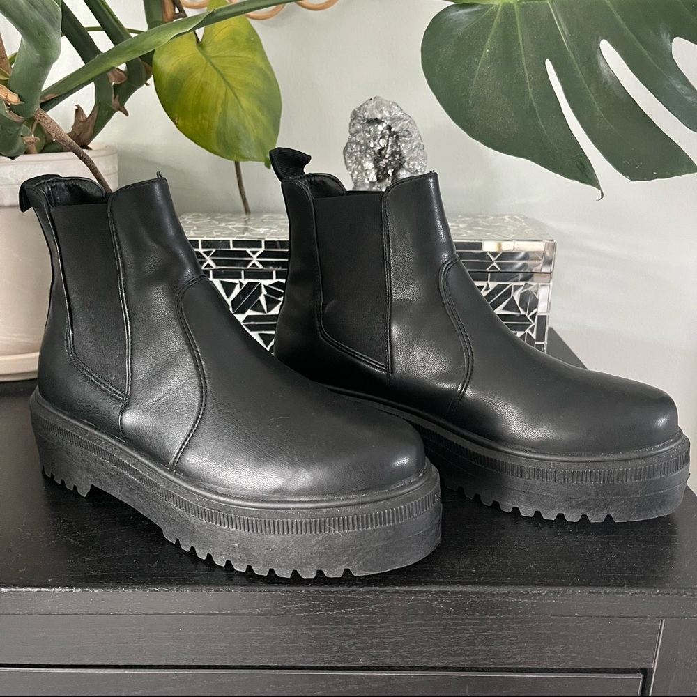 Steve Madden Brand New/ Never Worn Steve Madden Platform Boot